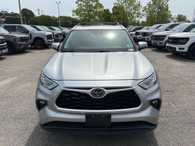 Used 2020 Toyota Highlander XLE AWD/4WD image 2