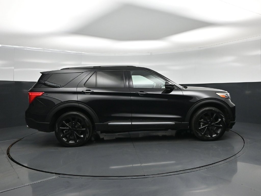 Certified 2022 Ford Explorer Platinum w/ Equipment Group 601A AWD/4WD image 26