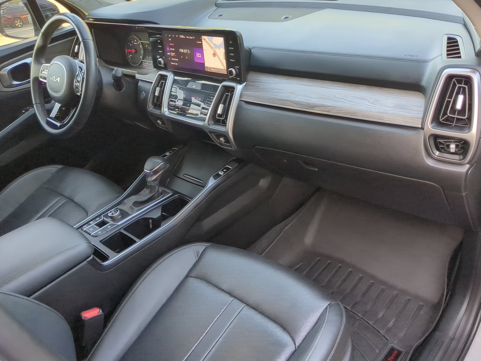 Used 2022 Kia Sorento EX w/ Panoramic Sunroof Package FWD image 48
