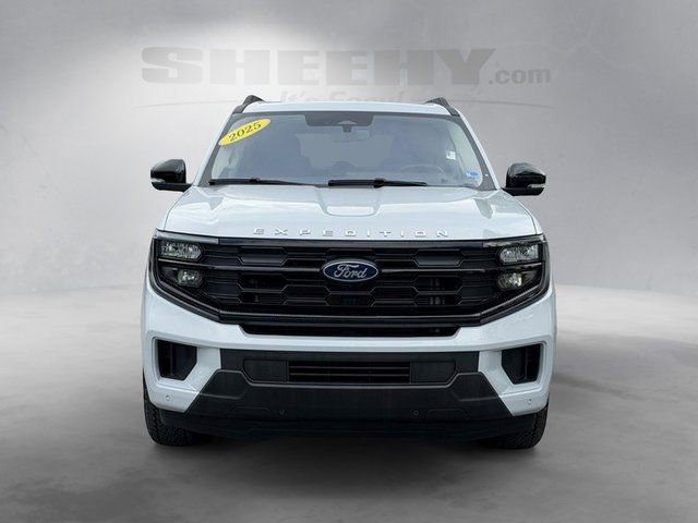 Certified 2025 Ford Expedition Active AWD/4WD image 18