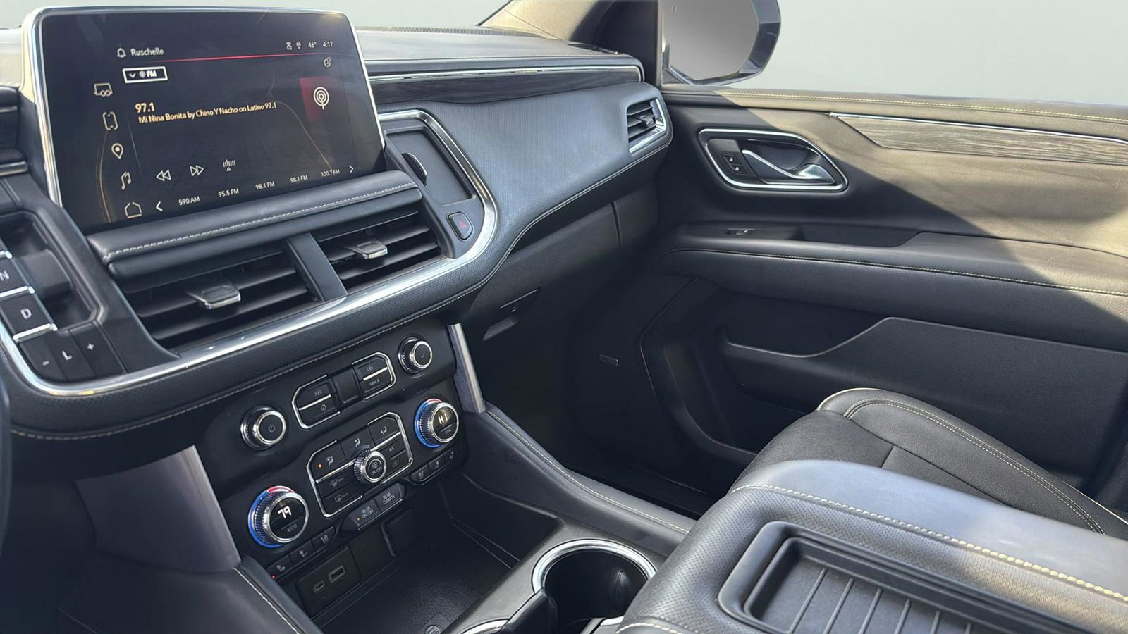 Used 2023 GMC Yukon XL SLT image 17