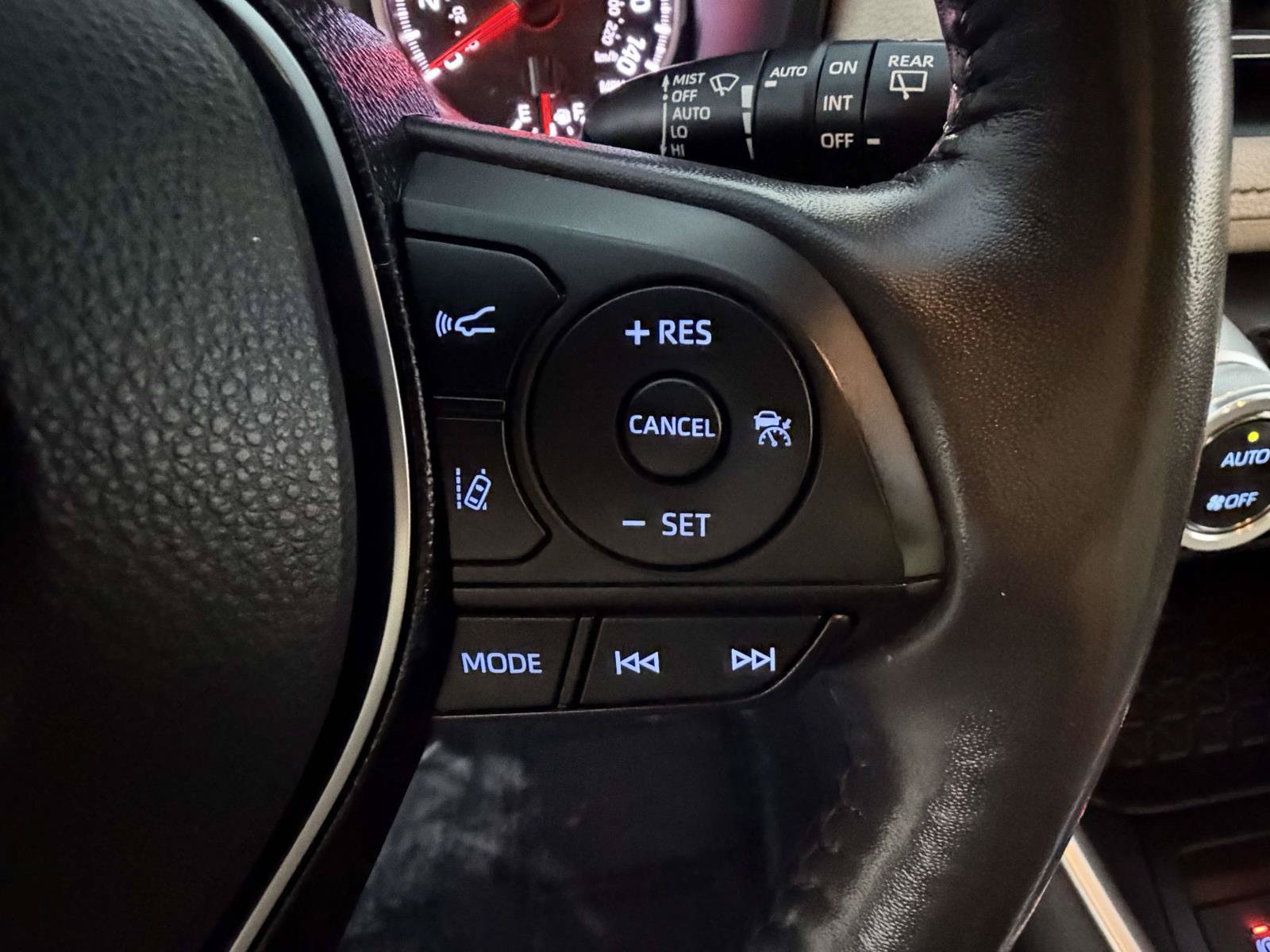Used 2019 Toyota RAV4 XLE Premium w/ Cold Weather Package AWD/4WD image 13