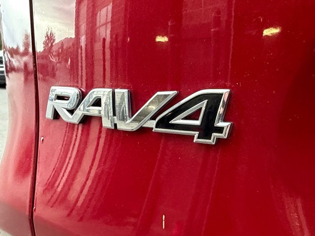 Used 2020 Toyota RAV4 LE w/ Carpet Mat Package AWD/4WD image 24