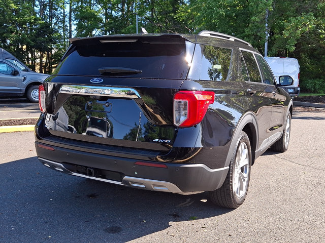 Certified 2023 Ford Explorer XLT w/ Equipment Group 202A AWD/4WD image 10