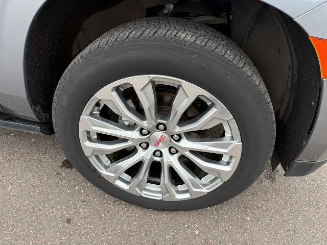 Used 2021 GMC Yukon XL Denali w/ Denali Premium Package AWD/4WD image 12