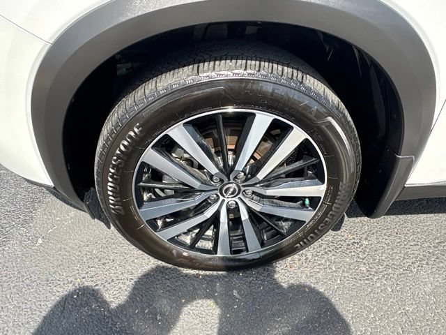 Used 2025 Nissan Pathfinder Platinum FWD image 3