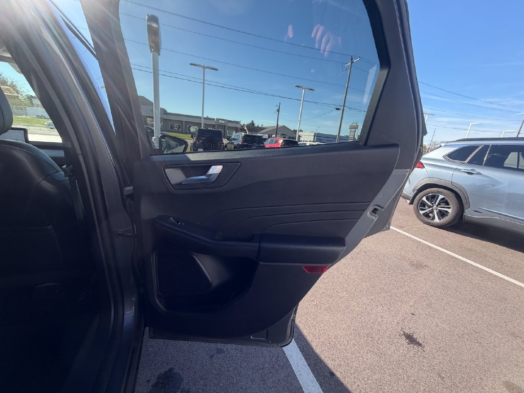Certified 2024 Ford Escape Platinum AWD/4WD image 24