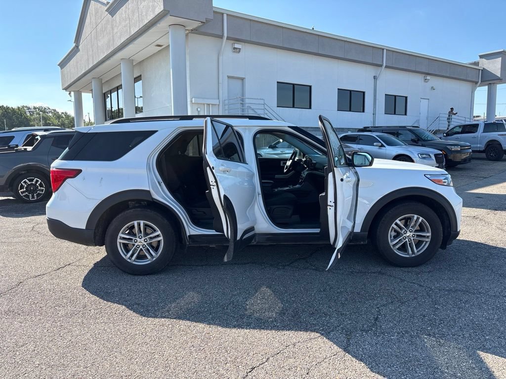Certified 2020 Ford Explorer XLT w/ Comfort Package AWD/4WD image 8