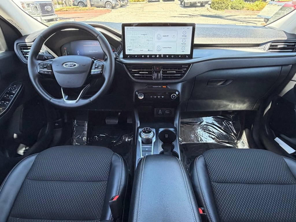 Certified 2025 Ford Escape SE FWD image 30
