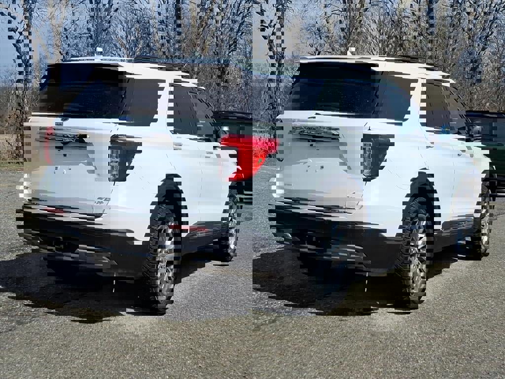 Certified 2023 Ford Explorer XLT w/ Equipment Group 202A image 5