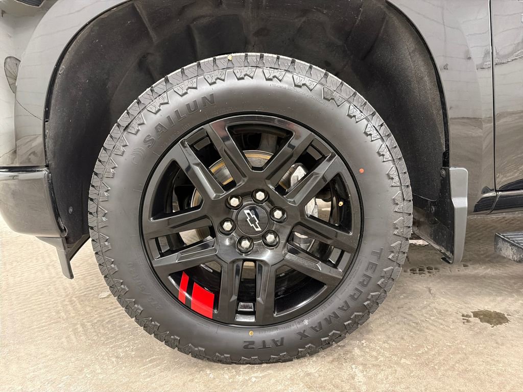 Used 2023 Chevrolet Silverado 1500 RST w/ Redline Edition AWD/4WD image 13