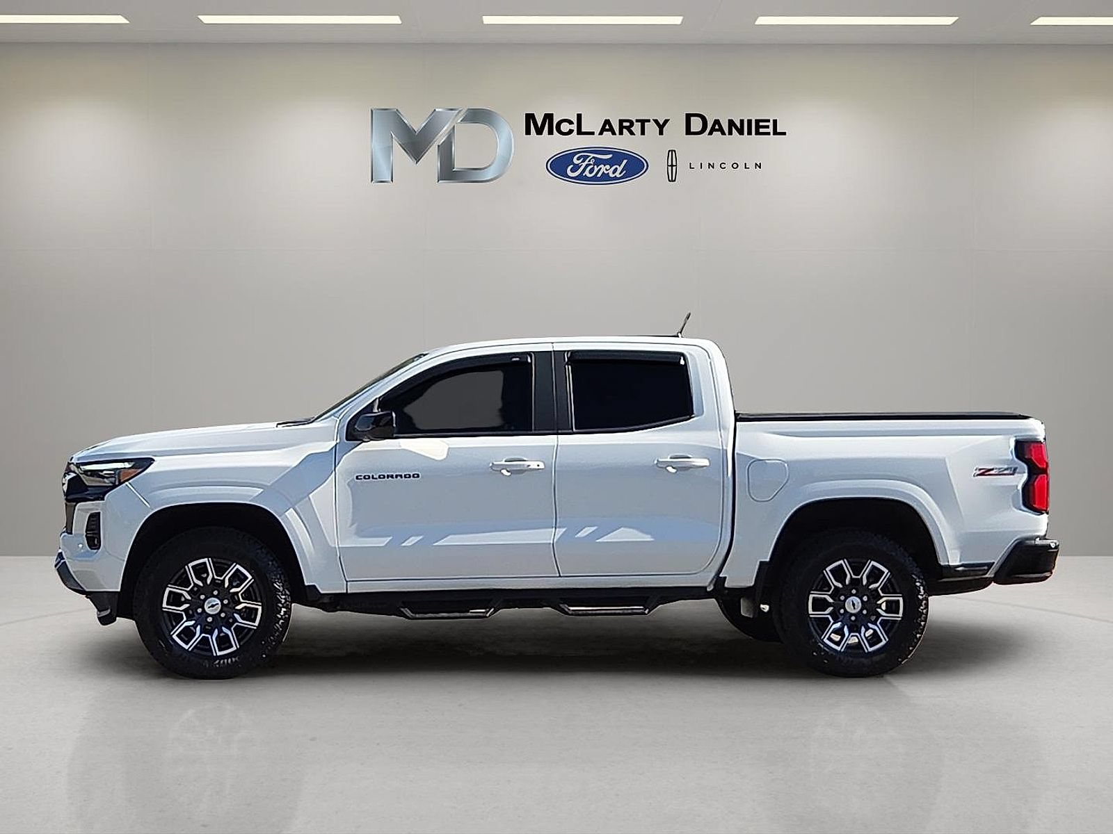 Used 2024 Chevrolet Colorado Z71 w/ Advanced Trailering Package AWD/4WD image 3