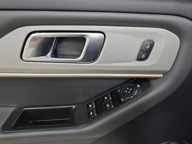Certified 2025 Ford Explorer Active AWD/4WD image 28