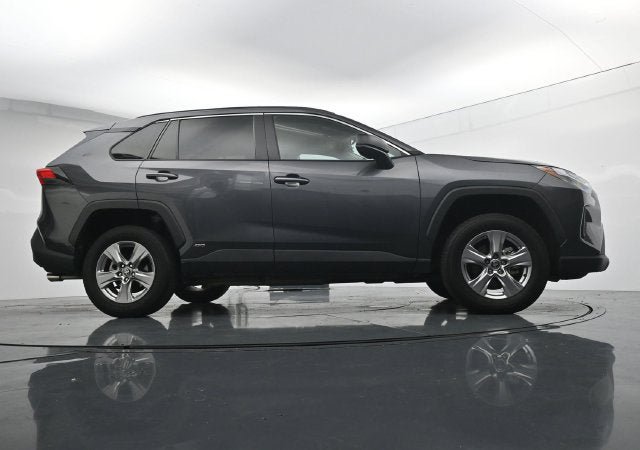 Used 2025 Toyota RAV4 LE AWD/4WD image 39