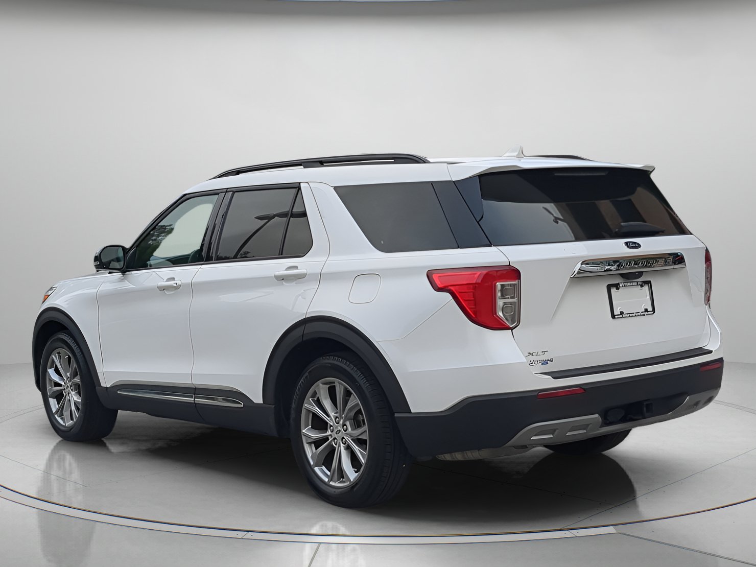 Certified 2023 Ford Explorer XLT w/ Equipment Group 202A RWD image 42