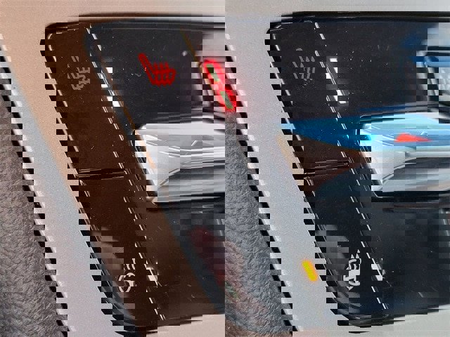 Certified 2022 Ford Explorer XLT w/ Equipment Group 202A image 7