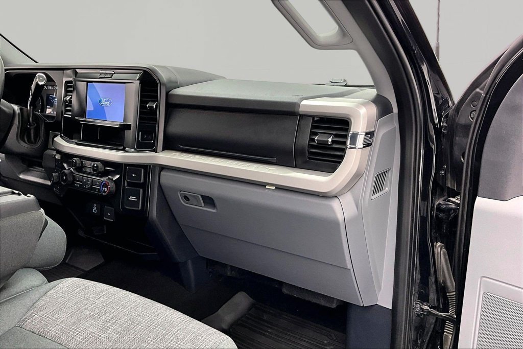 Certified 2025 Ford F350 XLT w/ 360-Degree Camera Package AWD/4WD image 17
