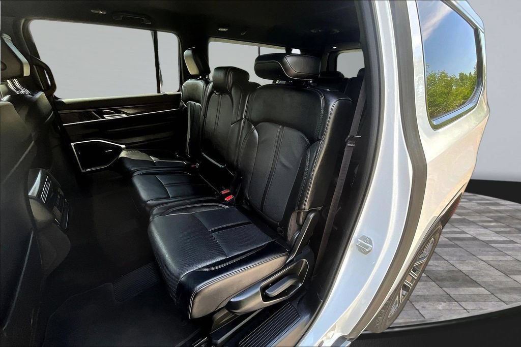 Used 2024 Jeep Wagoneer L Series II w/ Flexible Seating Group AWD/4WD image 20