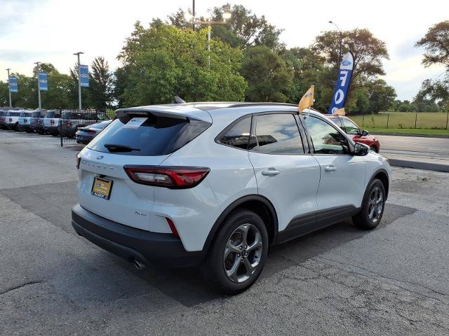 Certified 2025 Ford Escape ST-Line Select AWD/4WD image 3
