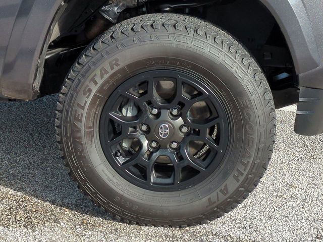 Used 2022 Toyota Tacoma SR5 w/ Technology Package image 11