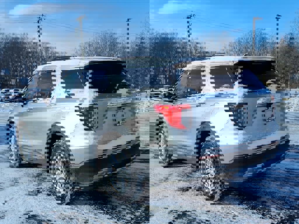 Certified 2023 Ford Explorer XLT w/ Equipment Group 202A image 2