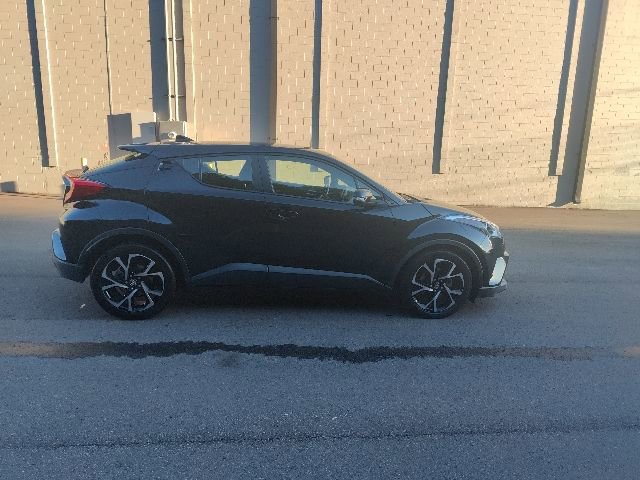 Used 2018 Toyota C-HR XLE image 2