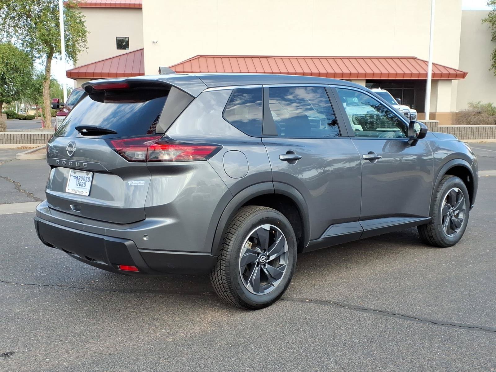 Used 2025 Nissan Rogue SV FWD image 6