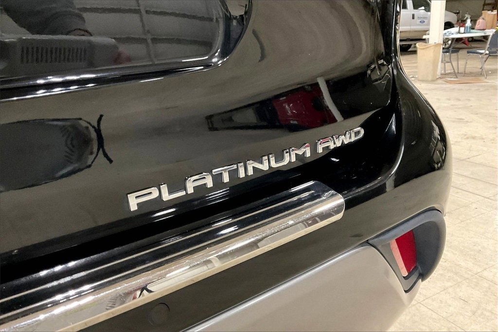 Used 2023 Toyota Highlander Platinum image 10