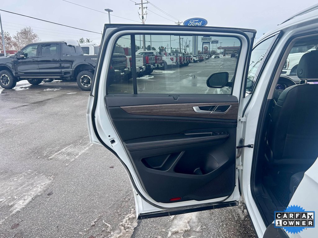 Used 2024 Volkswagen Atlas SEL Premium R-Line image 15