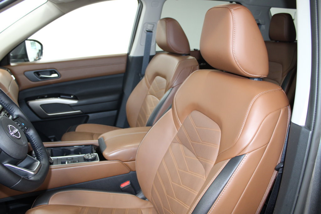 Used 2023 Nissan Pathfinder Platinum AWD/4WD image 14