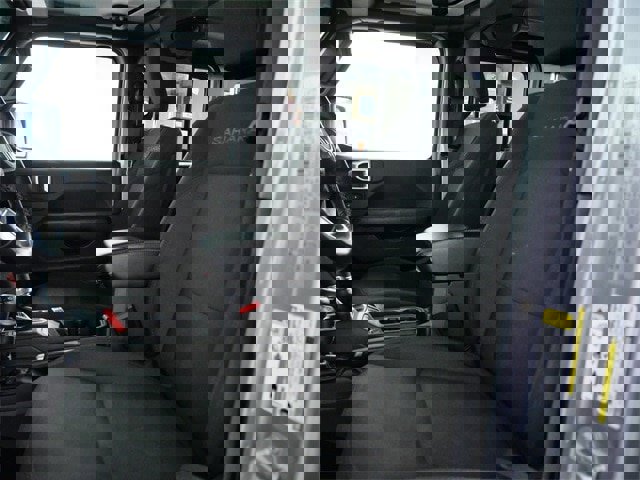 Used 2018 Jeep Wrangler Unlimited Sahara image 16