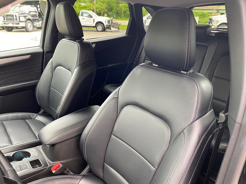 Certified 2025 Ford Escape Platinum AWD/4WD image 25