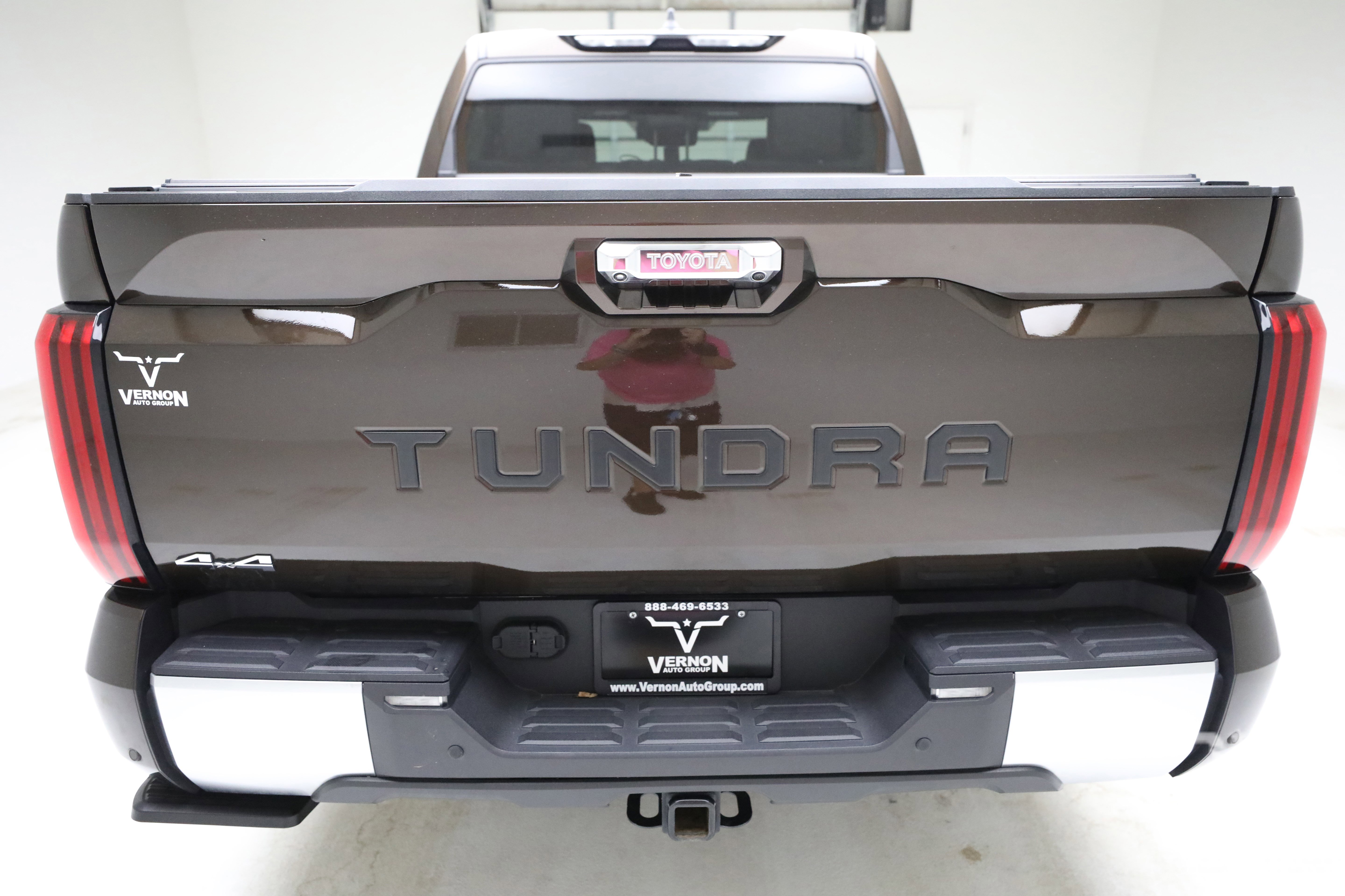 Used 2025 Toyota Tundra Limited w/ Power Package AWD/4WD image 4