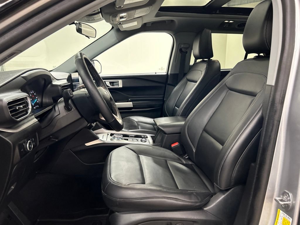 Certified 2023 Ford Explorer XLT w/ Equipment Group 202A AWD/4WD image 11