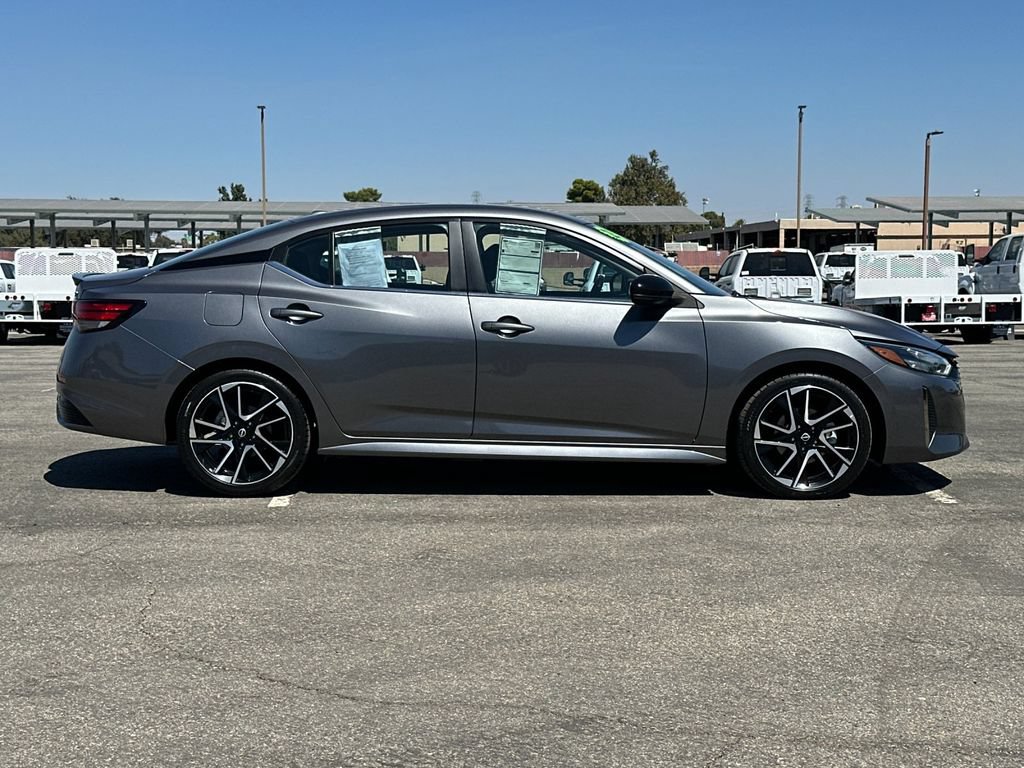 Used 2025 Nissan Sentra SR FWD image 2