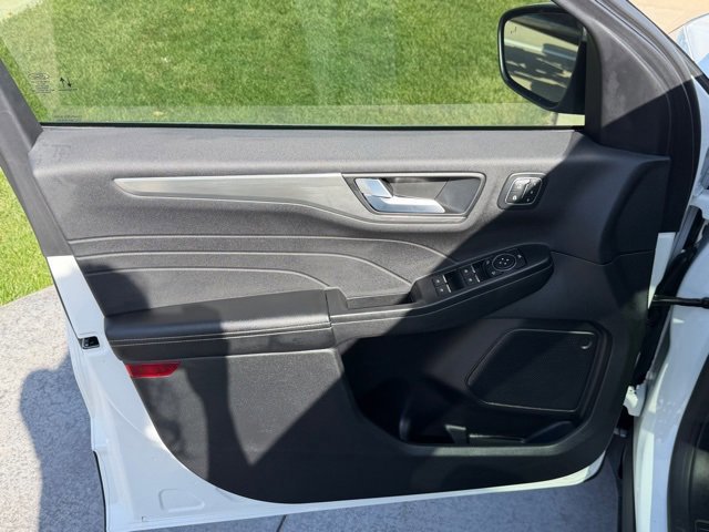 Certified 2022 Ford Escape Titanium w/ Class II Trailer Tow Package image 9