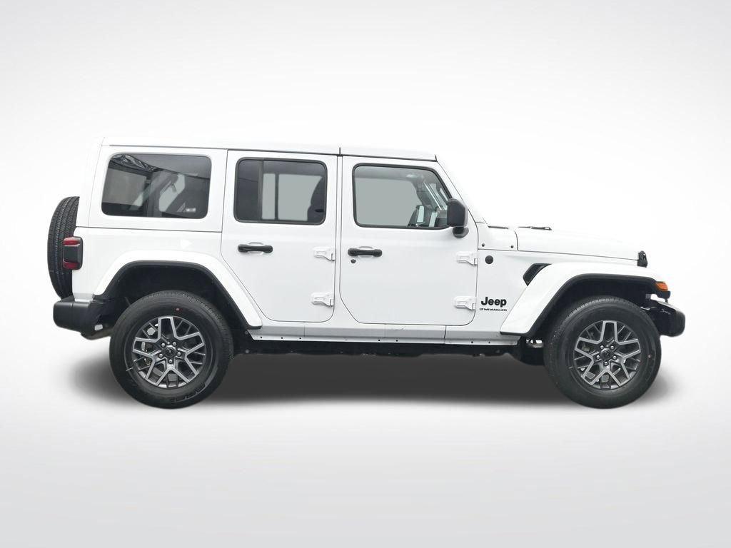 Used 2025 Jeep Wrangler Sahara AWD/4WD image 4