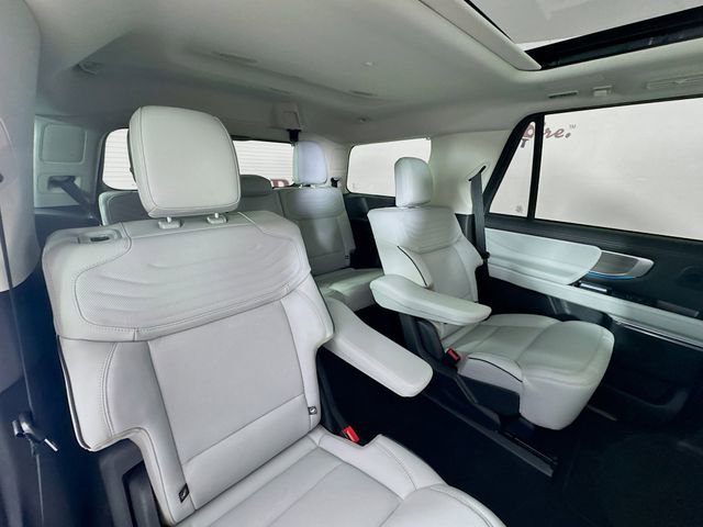 Certified 2025 Ford Expedition Platinum w/ Platinum Ultimate Package AWD/4WD image 32