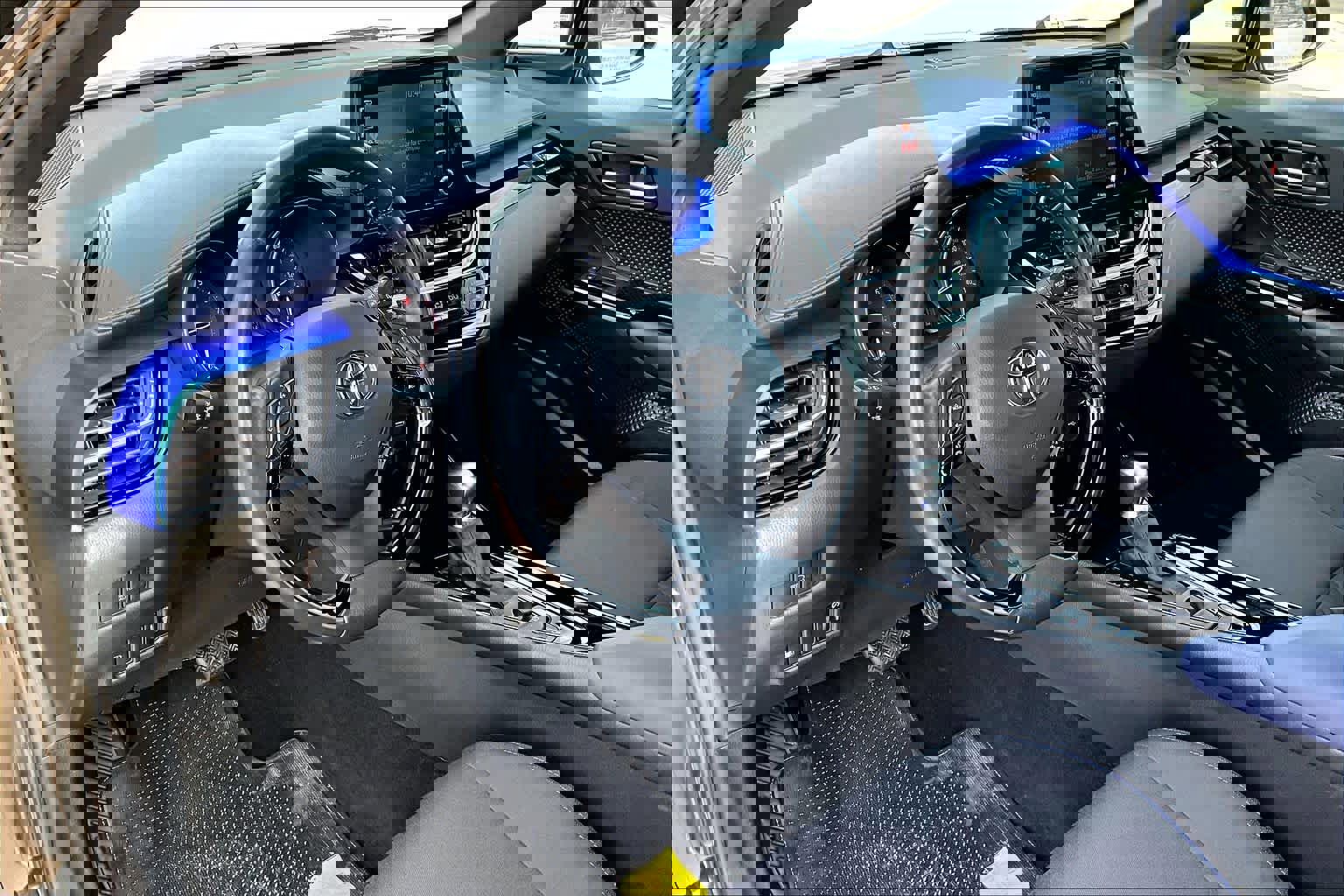 Used 2022 Toyota C-HR XLE image 17