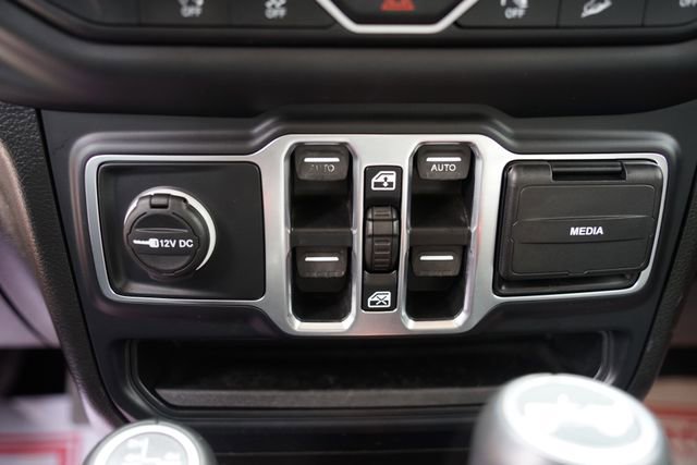Used 2019 Jeep Wrangler Unlimited Sahara w/ Quick Order Package 24M Moab AWD/4WD image 15
