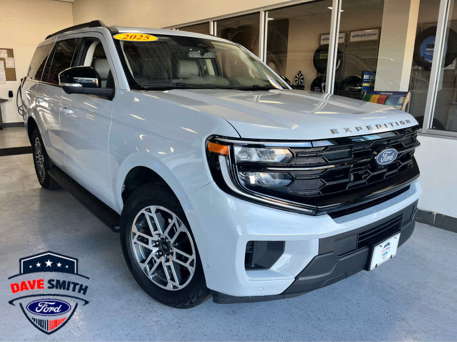 Certified 2025 Ford Expedition Active AWD/4WD image 1