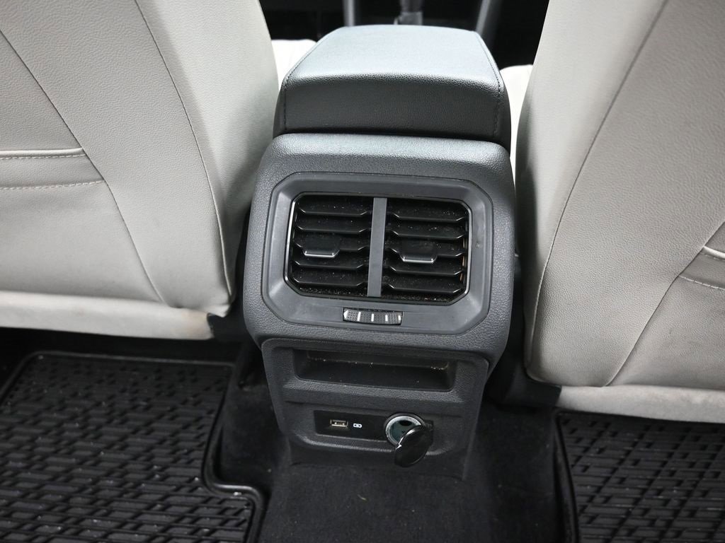 Used 2020 Volkswagen Tiguan SEL image 18