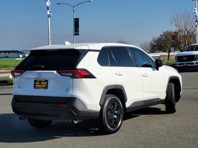 Used 2022 Toyota RAV4 LE image 5