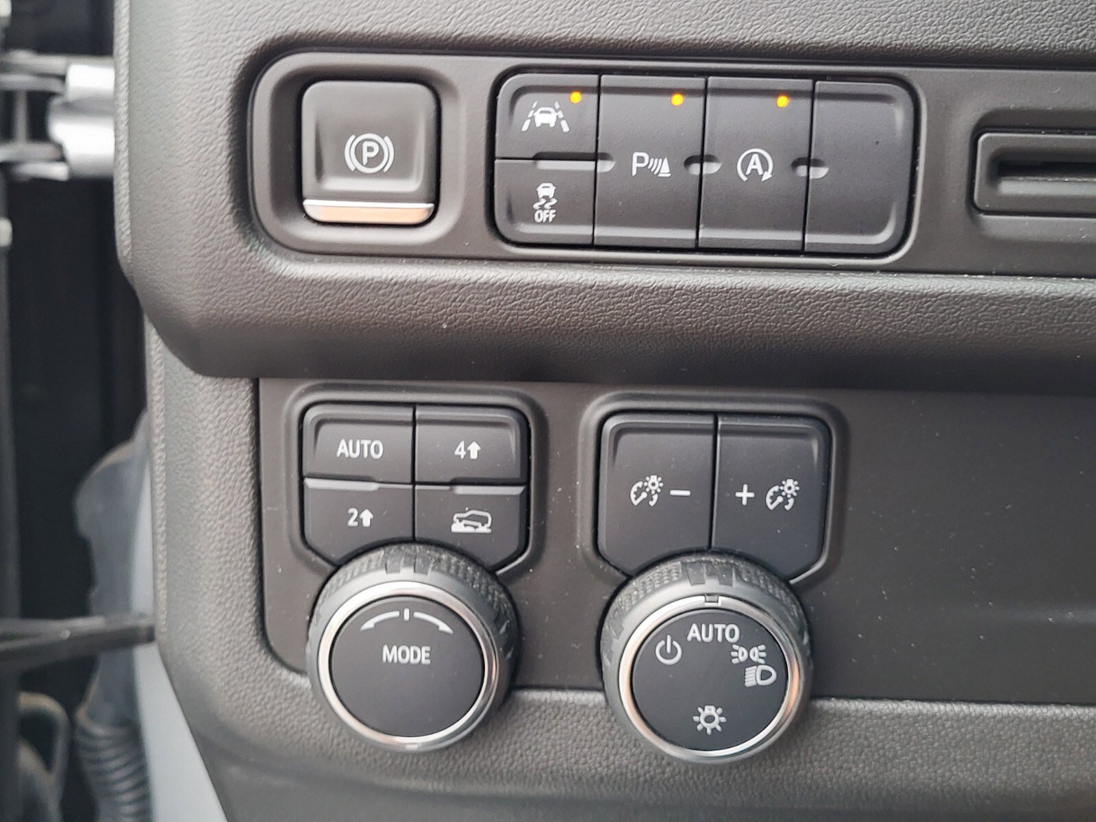 Used 2024 Chevrolet Tahoe LT AWD/4WD image 23