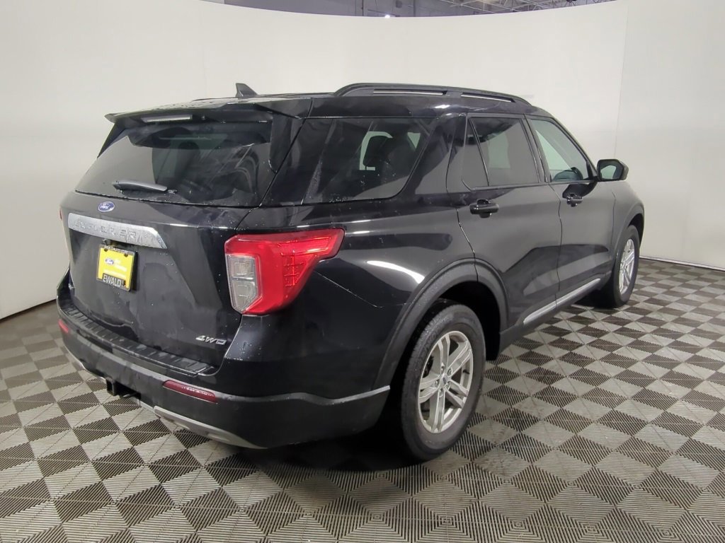 Certified 2022 Ford Explorer XLT w/ Equipment Group 202A image 4