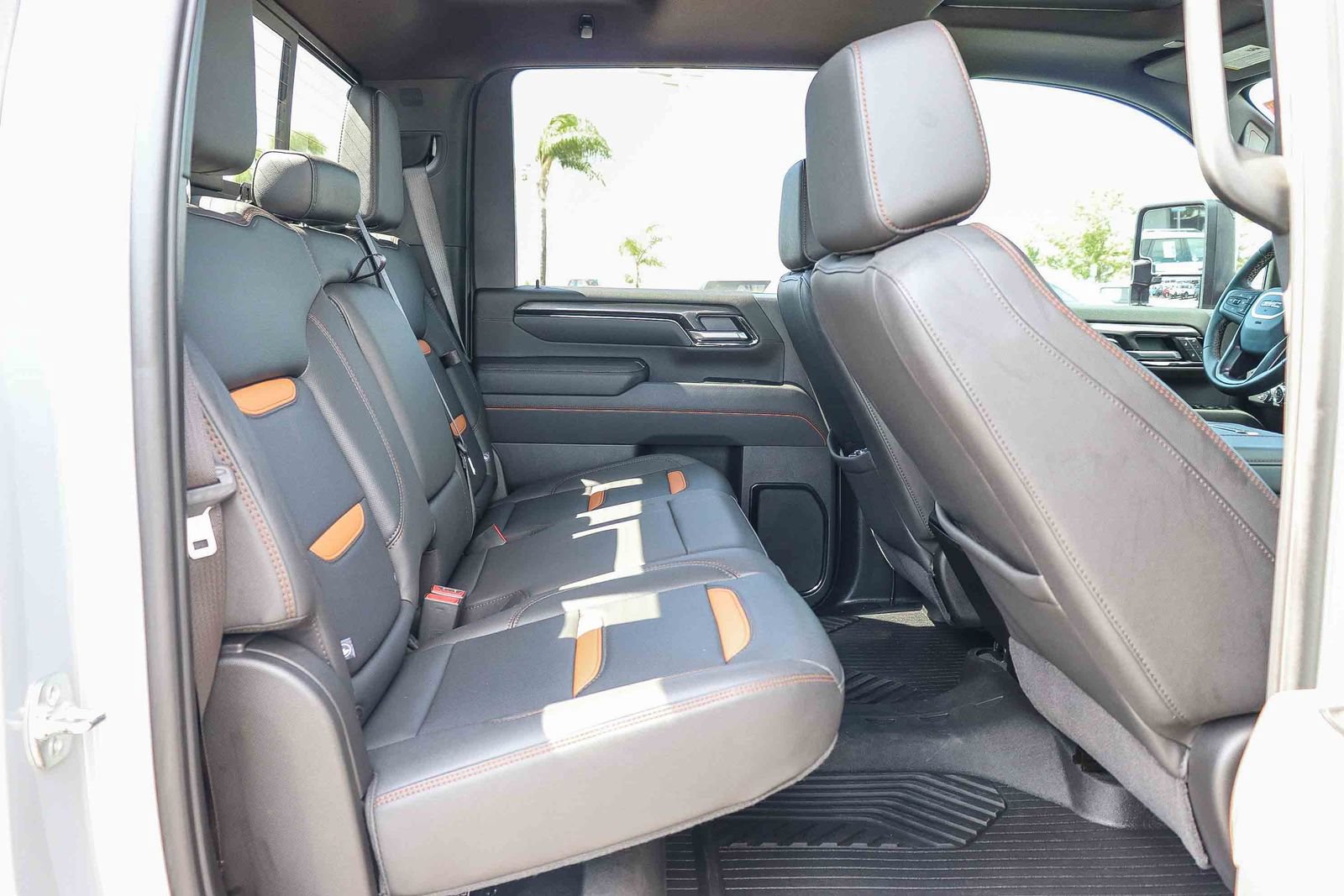 Used 2025 GMC Sierra 2500 AT4 w/ AT4 Premium Plus Package AWD/4WD image 17
