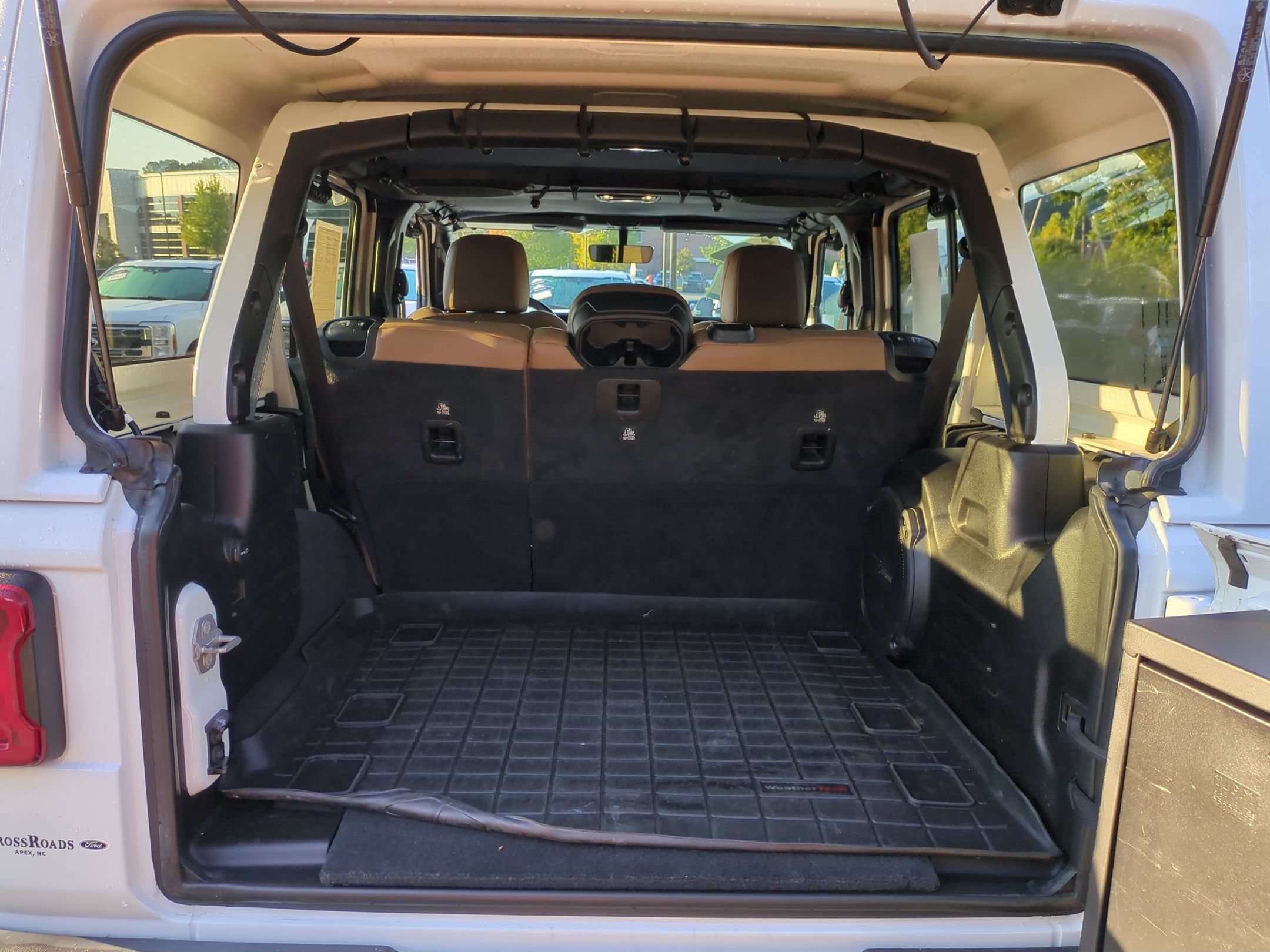 Used 2021 Jeep Wrangler Unlimited Sahara AWD/4WD image 37