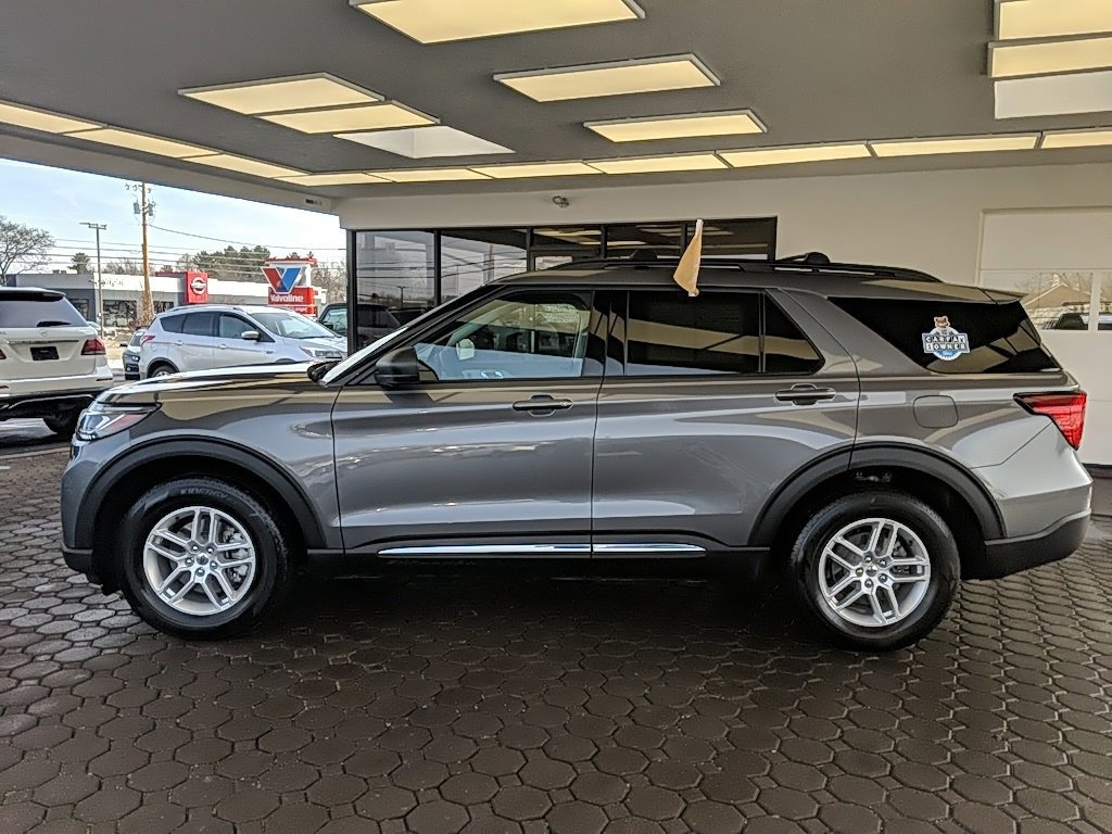 Certified 2025 Ford Explorer Active image 6