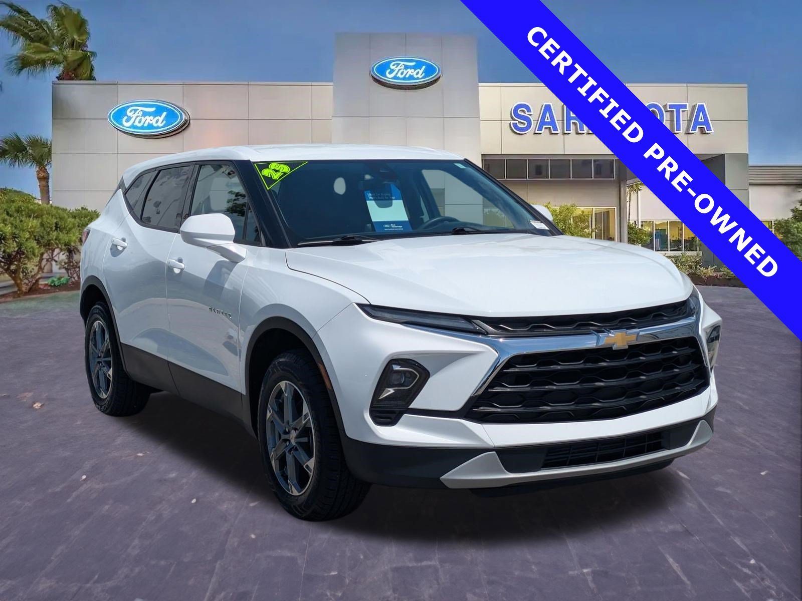 Used 2025 Chevrolet Blazer LT FWD image 1