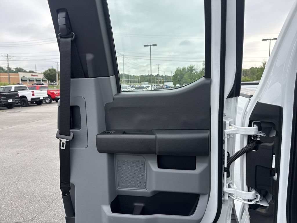 Certified 2025 Ford F250 XL w/ XL Chrome Package RWD image 20